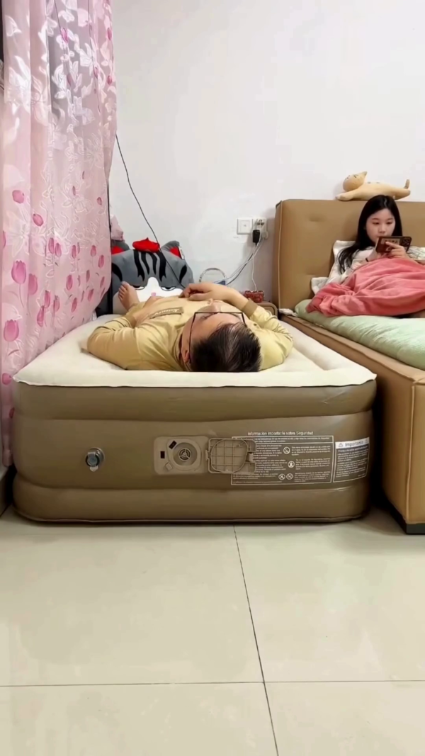 Premium Inflatable Air Bed with Built-in Pump – Ultimate Comfort for Home & Travel - Image 2
