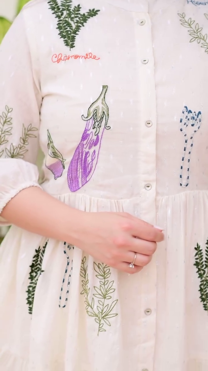 Women’s Cream Floral Embroidered Kurti with Matching Pants and Chain Strap Handbag – Ethnic Fusion Summerwear Edit - Image 3